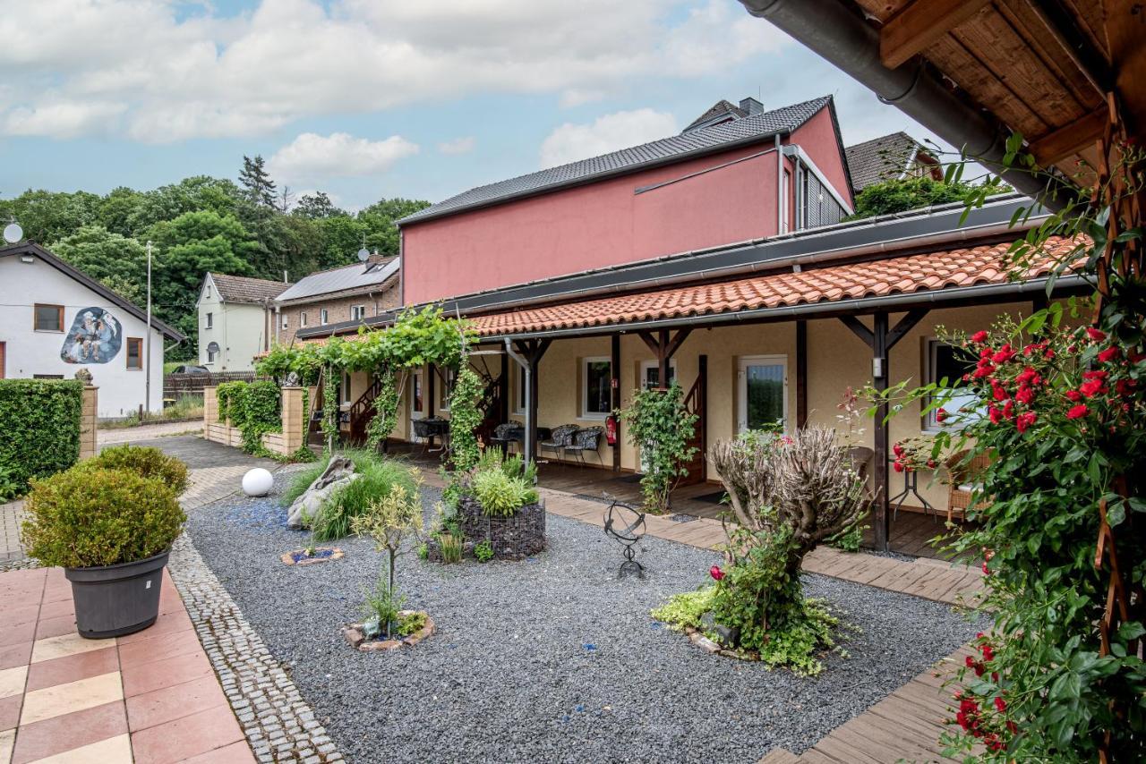 Land-Hotel Zum Schwan, Garni Weilerswist-Metternich, 3 E-Ladestationen, Naehe Phantasialand, Palmenparadies Euskirchen Dış mekan fotoğraf