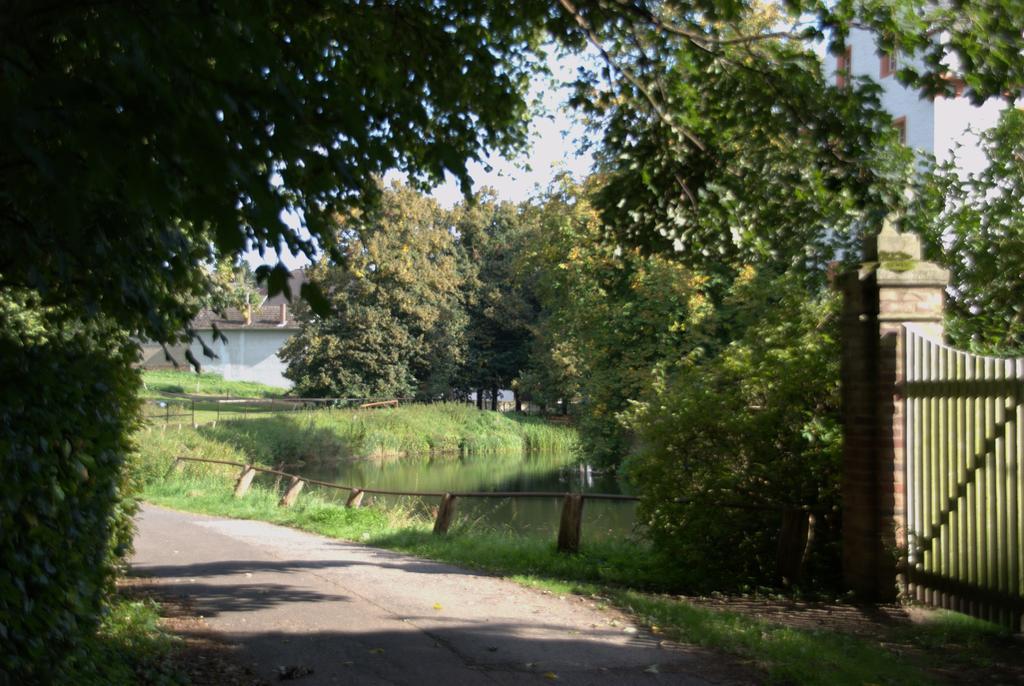 Land-Hotel Zum Schwan, Garni Weilerswist-Metternich, 3 E-Ladestationen, Naehe Phantasialand, Palmenparadies Euskirchen Dış mekan fotoğraf